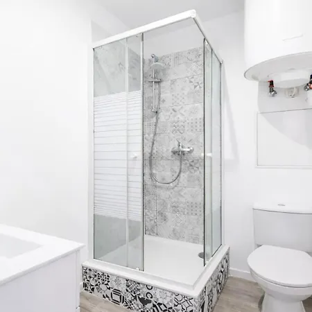 M003 I T2 I 4 Personnes I Tramway Apartment